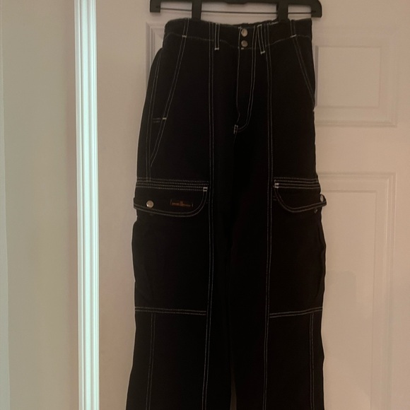 BDG size 24 jeans excellent condition. Zipper pull bent but works perfectly - Picture 1 of 5